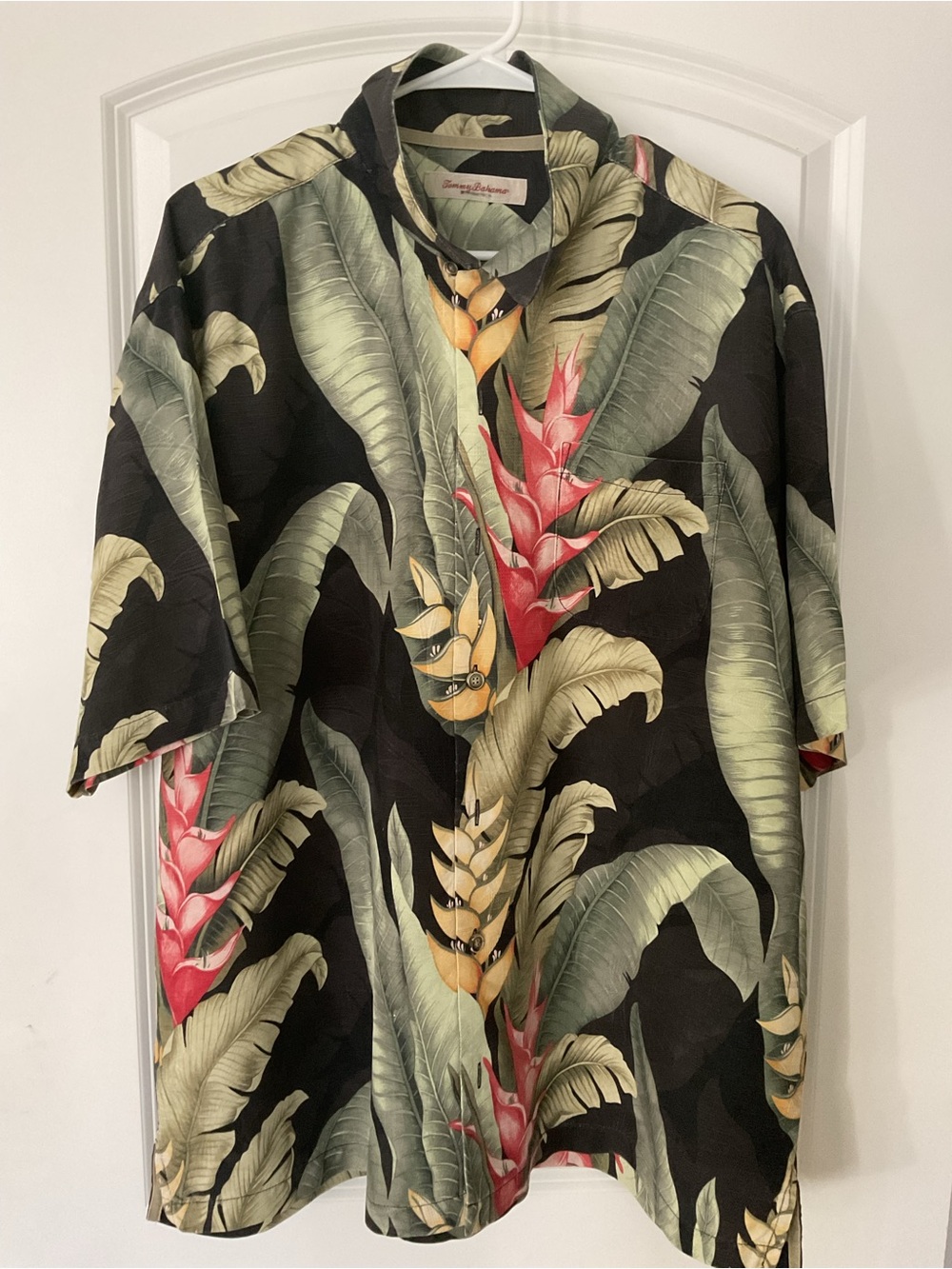 TOMMY BAHAMA Tropical Black/Multi Floral Print Hawaiian Men’s Shirt